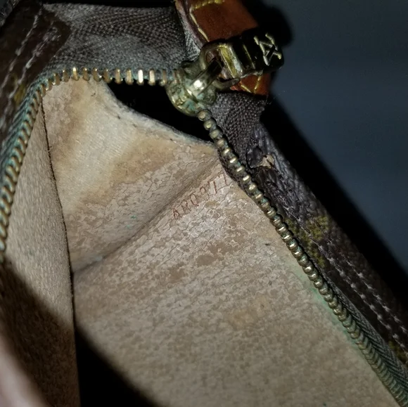 LOUIS VUITTON Classic Vintage Pouch Monogram print